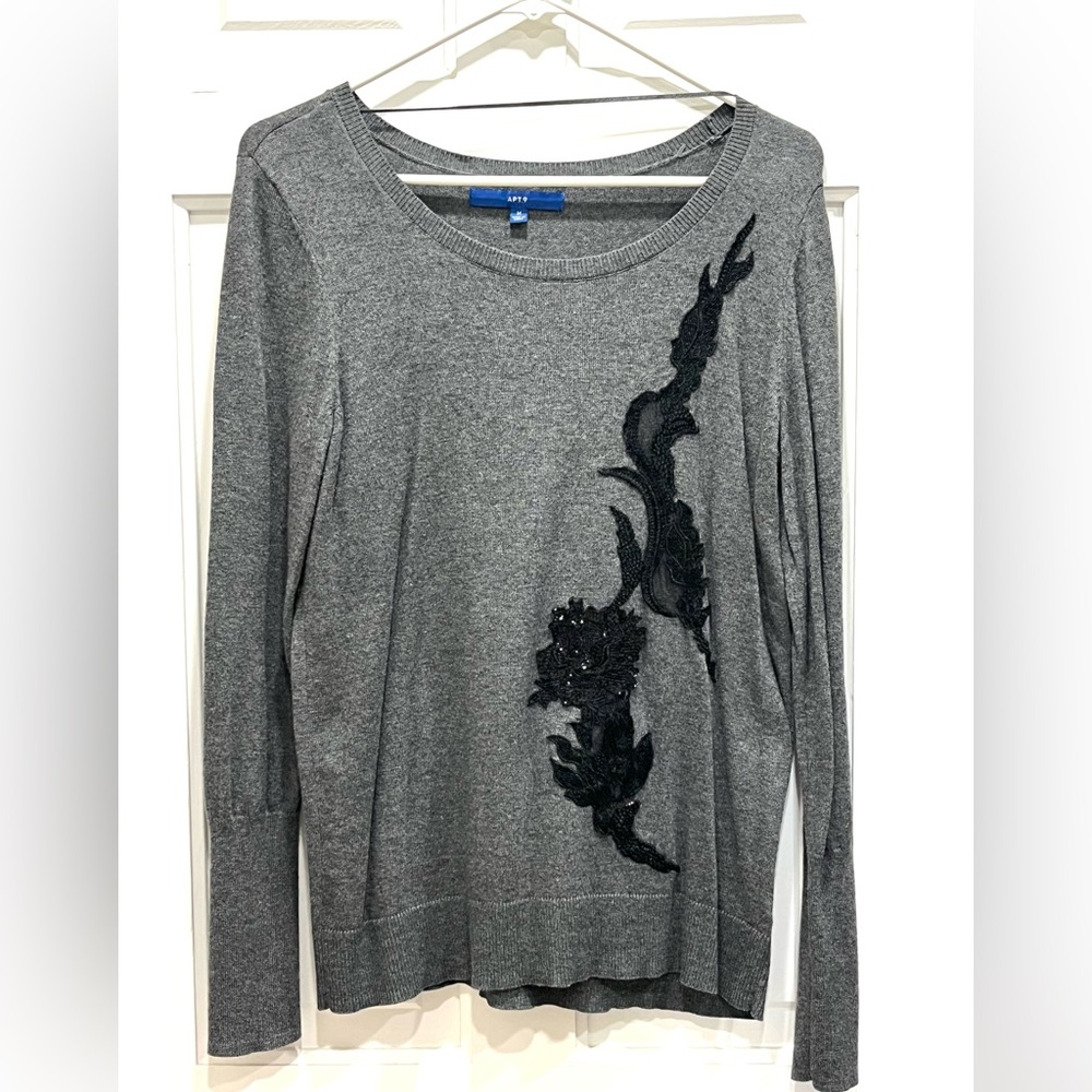 Beautiful sequence sweater Apt. 9 size Medium